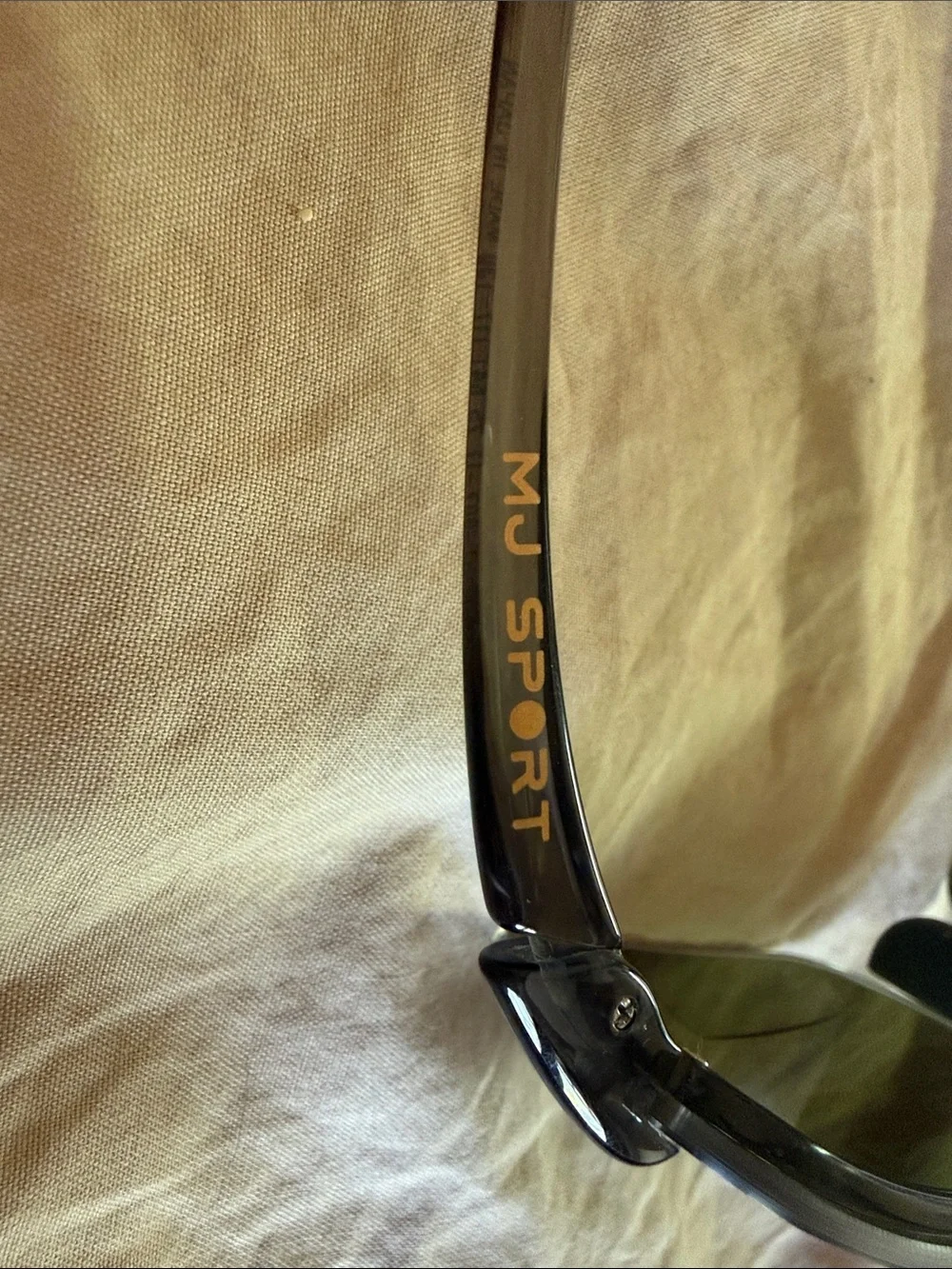 Maui Jim MJ Sport Black Frame Reader Sunglasses with Brown Case & Floral Pouch